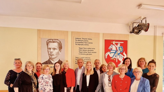 Efektīvas lasīšanas stratēģijas jauniešu izglītībā sanāksmes dalībnieki