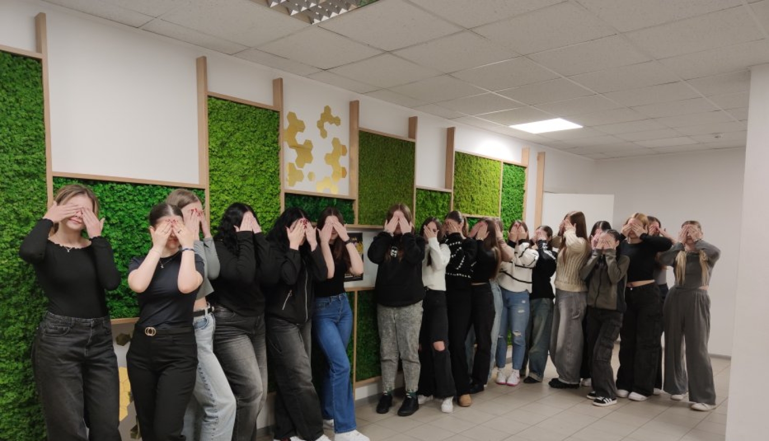 Studenti aizseguši seju “Neredzamajā pasaulē”