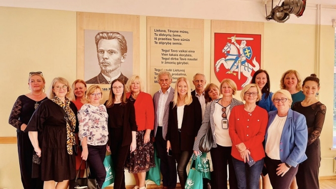 Efektīvas lasīšanas stratēģijas jauniešu izglītībā sanāksmes dalībnieki